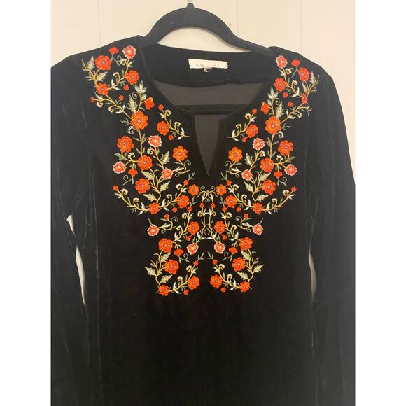 Black Velvet Red‎ Floral Embroidered Neckline Flare Bell Sleeve Mini Dress XS - Picture 4 of 9